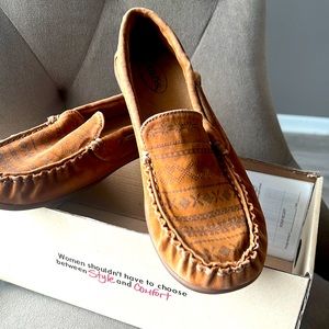 Taos Brand New Moccasins 8.5 My Hero